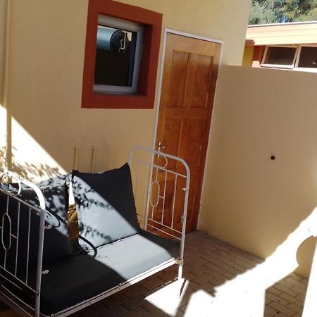 Larochelle Guesthouse Keetmanshoop Bilik gambar
