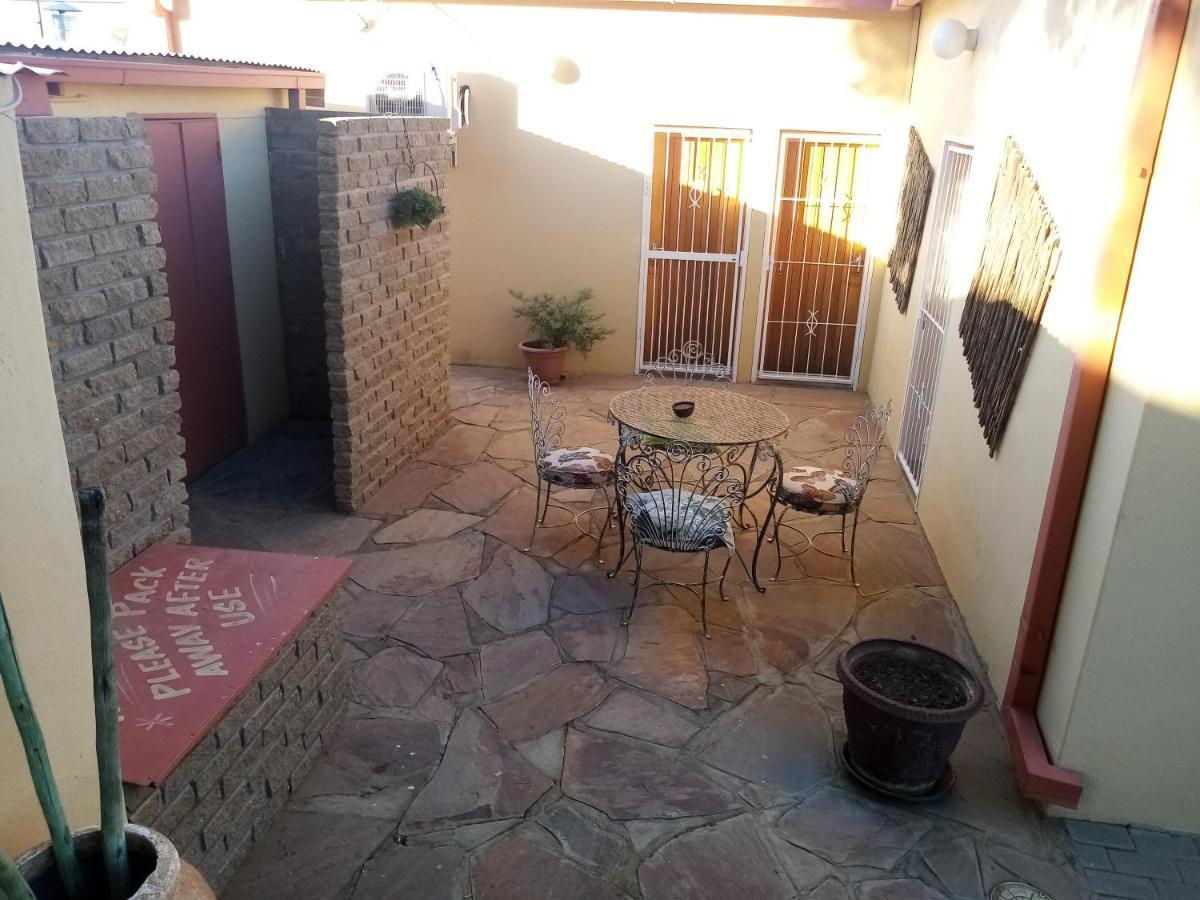 Larochelle Guesthouse Keetmanshoop Luaran gambar