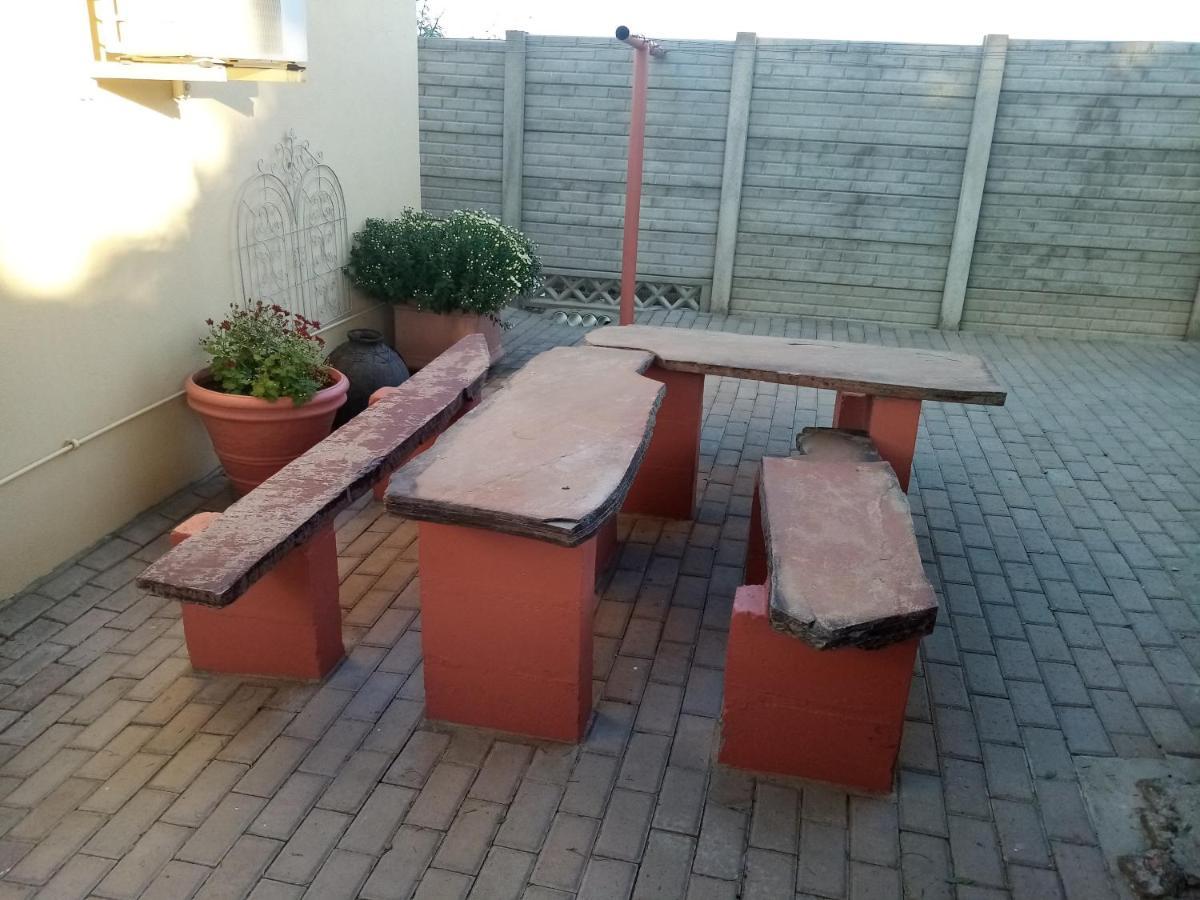 Larochelle Guesthouse Keetmanshoop Luaran gambar