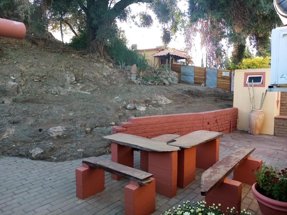 Larochelle Guesthouse Keetmanshoop Luaran gambar