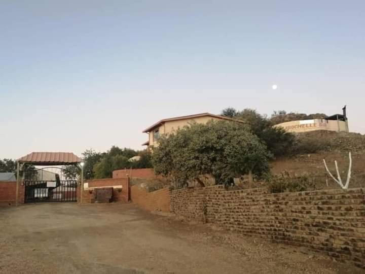 Larochelle Guesthouse Keetmanshoop Luaran gambar