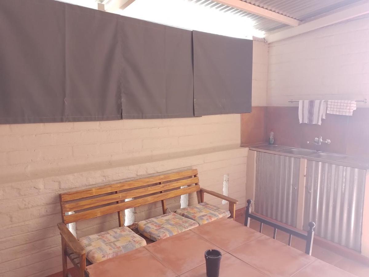 Larochelle Guesthouse Keetmanshoop Luaran gambar